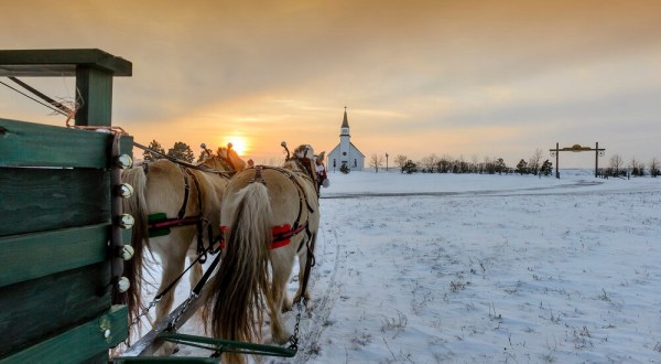 This South Dakota Christmas Town Is Straight Out Of A Norman Rockwell Painting