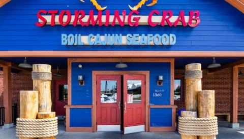 The Hidden Gem Seafood Spot In Indiana, The Storming Crab, Has Out-Of-This-World Food