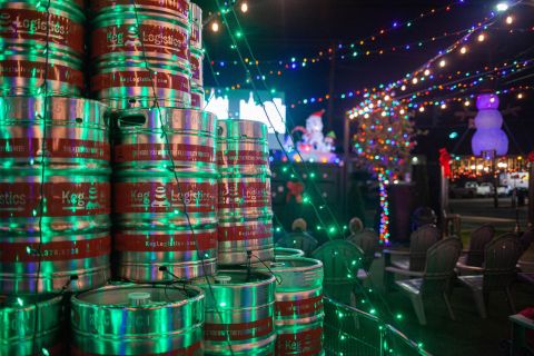 Marvel At A 20-Foot Christmas Keg At This Festive Rooftop Bar In Kentucky