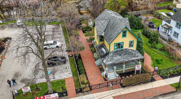 A Christmas Story House In Cleveland Just Might Be The Strangest Tourist Trap Yet