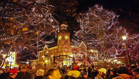 The Charming Small Town In Illinois Where You Can Still Experience An Old-Fashioned Christmas