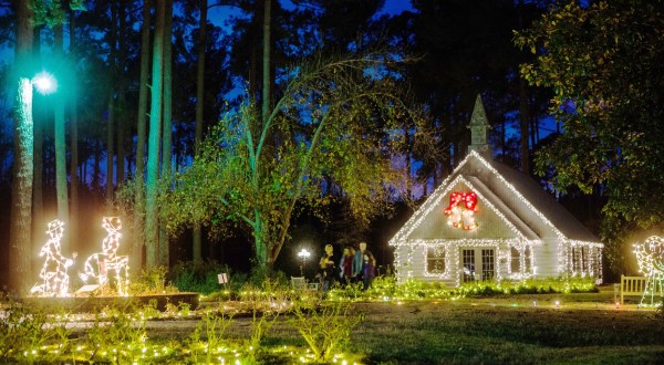 Not Everyone Knows The American Rose Center In Louisiana Puts On A Dazzling Holiday Light Display