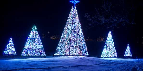 Drive Through A Winter Wonderland Of Ice This Holiday Season At The Celebration Of Lights In Wisconsin