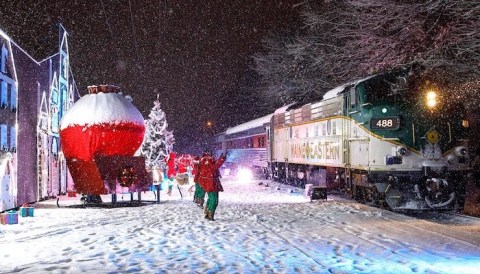 Ride A Christmas Train, Then Stay In A Christmas-Themed Hotel For A Holly Jolly New Jersey Adventure