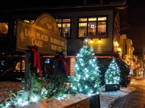 The Charming Small Town In New York Where You Can Still Experience An Old-Fashioned Christmas