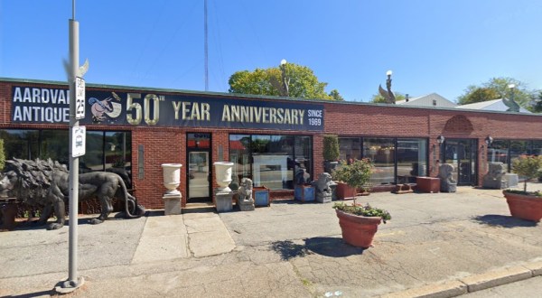 Spanning 30,000 Square Feet, This Huge Antique Shop Is Hiding In Rhode Island