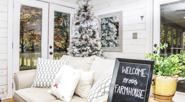 The Magnificent Farmhouse Rental In Georgia That Gets Decked Out For The Holidays