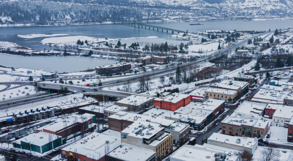 The Charming Small Town In Oregon Where You Can Still Experience An Old-Fashioned Christmas