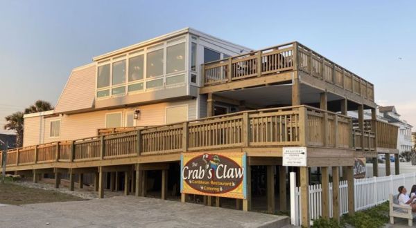 The Hidden Gem Seafood Spot In North Carolina, Crab’s Claw Oceanfront Caribbean Restaurant, Has Out-Of-This-World Food