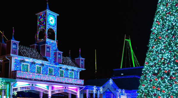 Take An Enchanting Winter Walk Through Holiday Lights At Lake Compounce In Connecticut