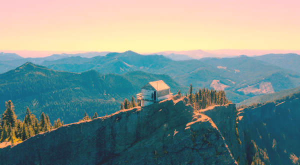This Dramatic Lookout Point In Washington Is An Unforgettable Adventure