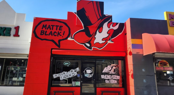 There’s A 2D Comic-Themed Cafe In Southern California And It’s Seriously Awesome