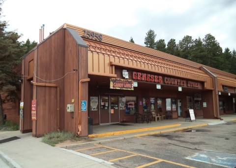 This Mountaintop Country Store In Colorado Sells The Most Amazing Homemade Fudge You'll Ever Try