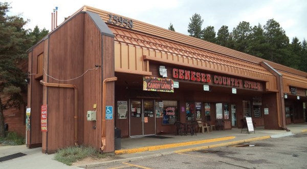 This Mountaintop Country Store In Colorado Sells The Most Amazing Homemade Fudge You’ll Ever Try