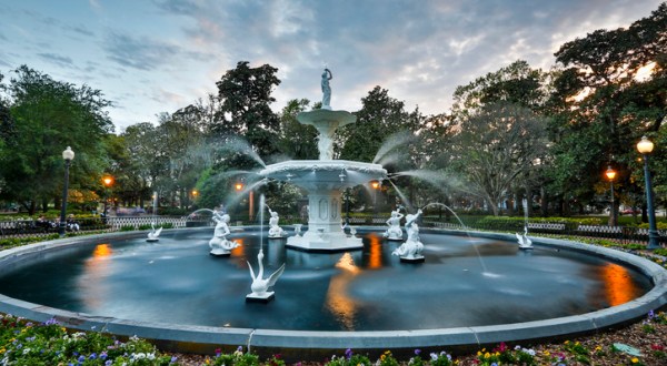 Few People Know The Iconic Forsyth Park Fountain In Georgia Was Actually Ordered From A Catalog