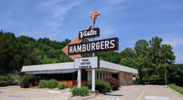 You’ll Love Visiting Vista Drive In, A Kansas Restaurant Loaded With Local History