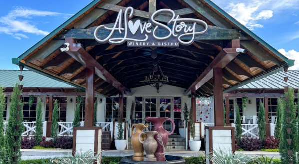 This Love-Themed Winery & Bistro In Florida Is As Romantic As It Gets
