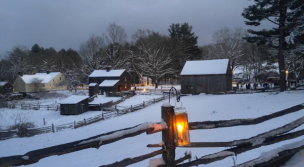 The Charming Small Town In Massachusetts Where You Can Still Experience An Old-Fashioned Christmas