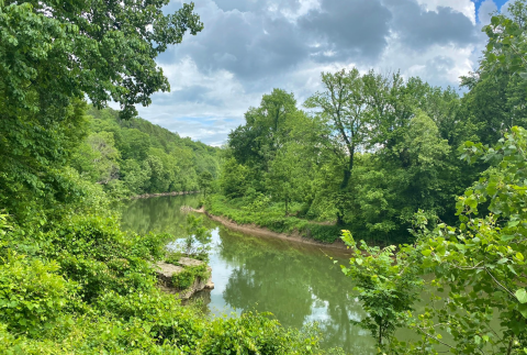 Don't Let These Stunning Views Fool You, The Narrows Tunnel Trail In Tennessee Is Actually An Easy Hike