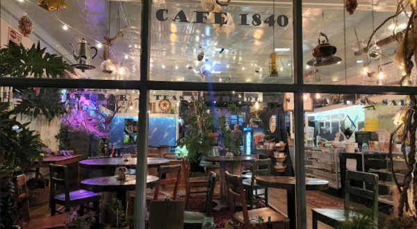 Cafe 1840 Is A Plant-Filled Restaurant In Connecticut That’s Straight Out Of A Fairytale