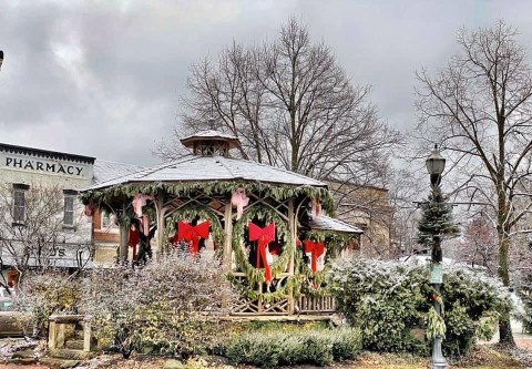 This Greater Cleveland Christmas Town Is Straight Out Of A Norman Rockwell Painting