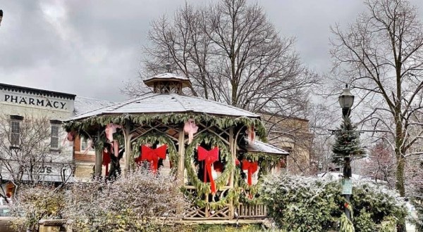 This Greater Cleveland Christmas Town Is Straight Out Of A Norman Rockwell Painting