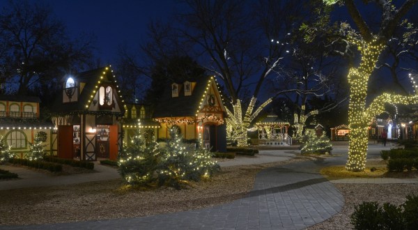 The Garden Christmas Light Display At The Dallas Arboretum In Texas Is Pure Holiday Magic