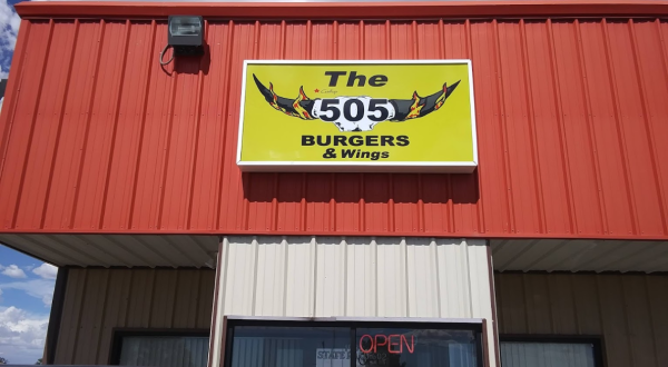 Taste The Best Burgers And Wings In The Southwest At This Unassuming New Mexico Burger Joint