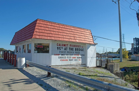 Taste The Best Seafood In The Midwest At This Unassuming Illinois Fishery