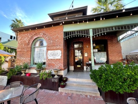This Beautiful Historic Home In Arizona Is Now A Restaurant, And It Offers An Unforgettable Dining Experience