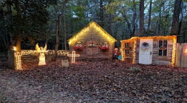 Not Everyone Knows Big Daddy’s Farm In North Carolina Puts On A Dazzling Holiday Light Display