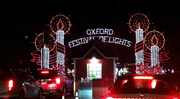 Not Everyone Knows Choccolocco Park In Alabama Puts On A Dazzling Holiday Light Display