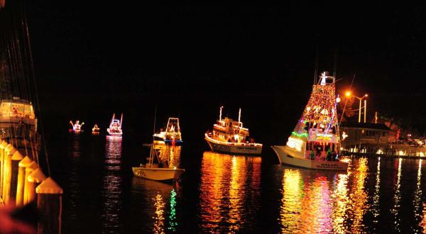 Attend A Christmas Lighted Boat Parade, Then Stay In A Christmas-Themed Beach House For A Holly Jolly Alabama Adventure