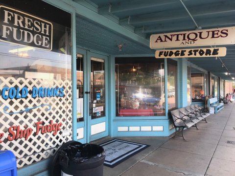 This East Texas Country Store Sells The Most Amazing Homemade Fudge You'll Ever Try
