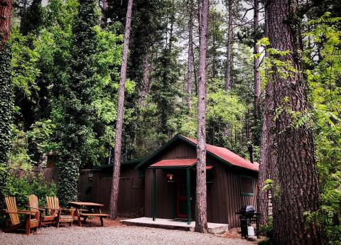 There Is A Charming Cabin Hotel Right Along The Scenic State Route 89A In Arizona, And You'll Want To Stay Overnight