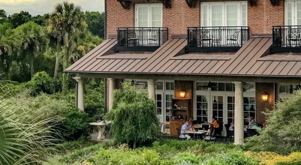 With 15 Incredible Restaurants, This South Carolina Resort Is Paradise For Foodies