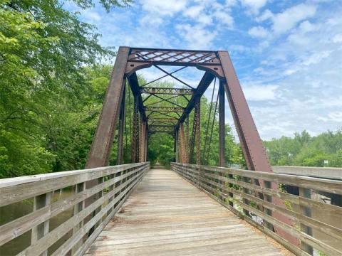 The Illinois Rail Trail Where You Can Walk Across Two Historic Railroad Bridges Is A Grand Adventure
