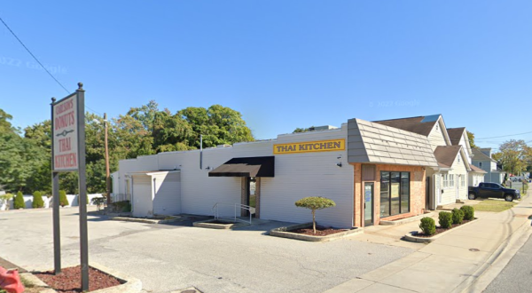 The One Unique Restaurant In Maryland Where You Can Eat Both Donuts And Thai Food