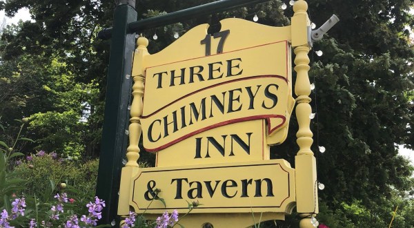 Built/Opened In 1649, The Three Chimneys Inn – ffrost Sawyer Tavern Is A Longtime Icon In Durham, New Hampshire