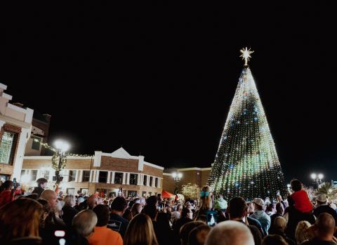 Delight In A 36-Foot Christmas Tree During This Epic Holiday Ceremony In Alabama