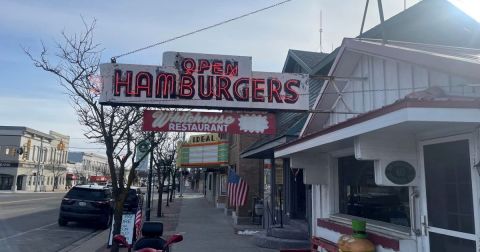 The Best Burgers In Michigan Are Served At This Iconic Hole-In-The-Wall Restaurant