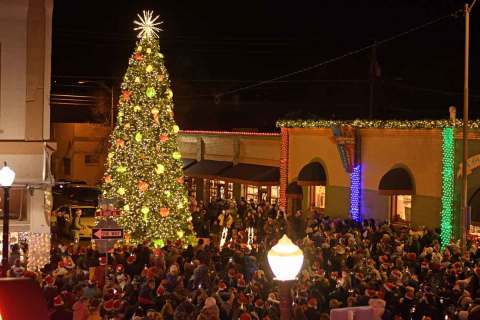 The Charming Small Town In Arizona Where You Can Still Experience An Old-Fashioned Christmas