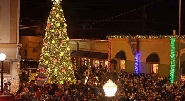 The Charming Small Town In Arizona Where You Can Still Experience An Old-Fashioned Christmas