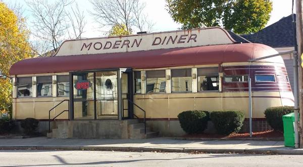 Modern Diner Is A Train-Themed Restaurant In Rhode Island That Will Make You Feel Like A Kid Again