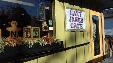 The Morning Bun From Lazy Jane’s In Wisconsin Has A Cult Following, And There's A Reason Why