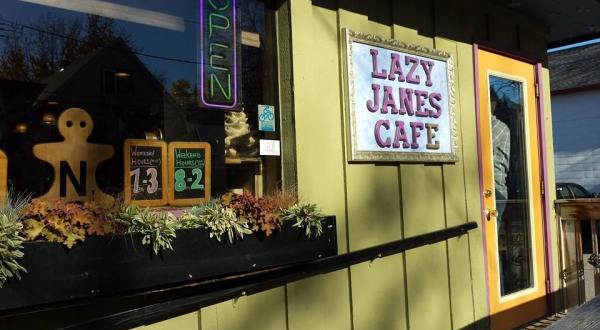 The Morning Bun From Lazy Jane’s In Wisconsin Has A Cult Following, And There’s A Reason Why