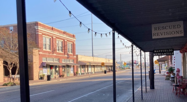 This Walkable Stretch Of Shops And Restaurants In Small-Town Louisiana Is The Perfect Day Trip Destination