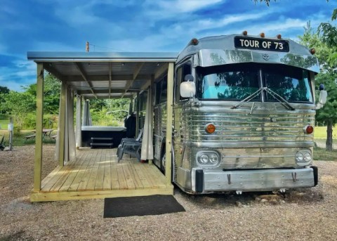 This Missouri Bus Is A Hotel Room On Wheels And You Have To Check It Out