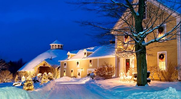 Go Dog Sledding, Then Stay In A Christmas-Themed Inn For A Holly Jolly Vermont Adventure