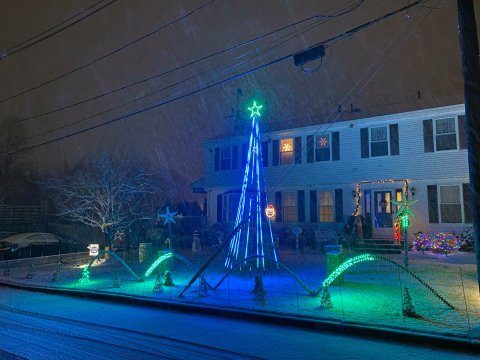 You Will Love This Dreamy Light Show In Rhode Island, Lewis Family Christmas
